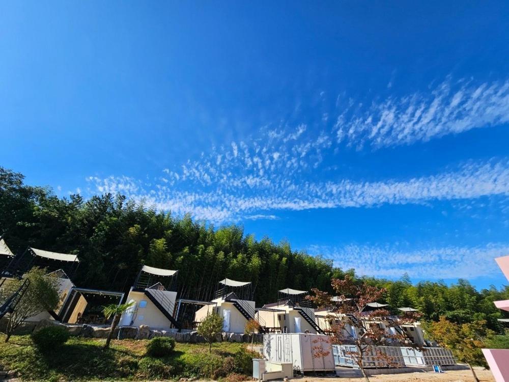 Namhae Siseon Glamping Pension Exterior foto